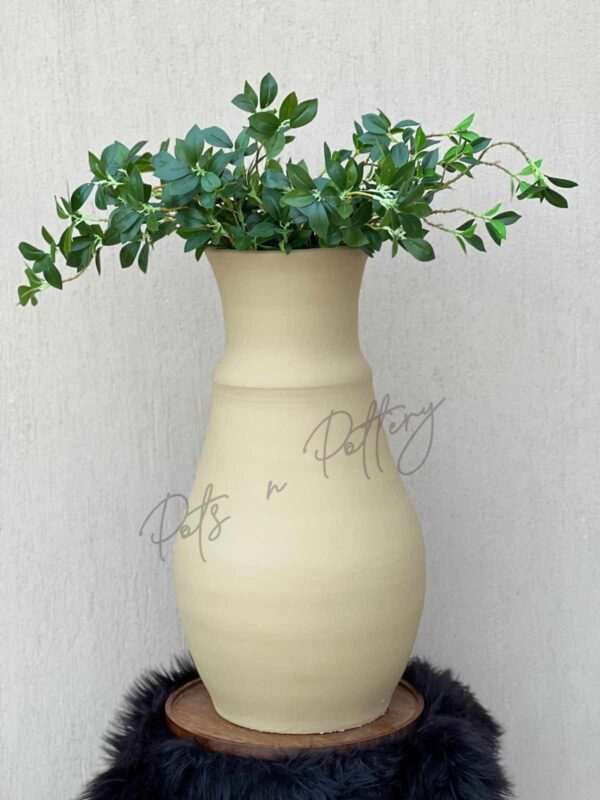 Refined Collar Urn